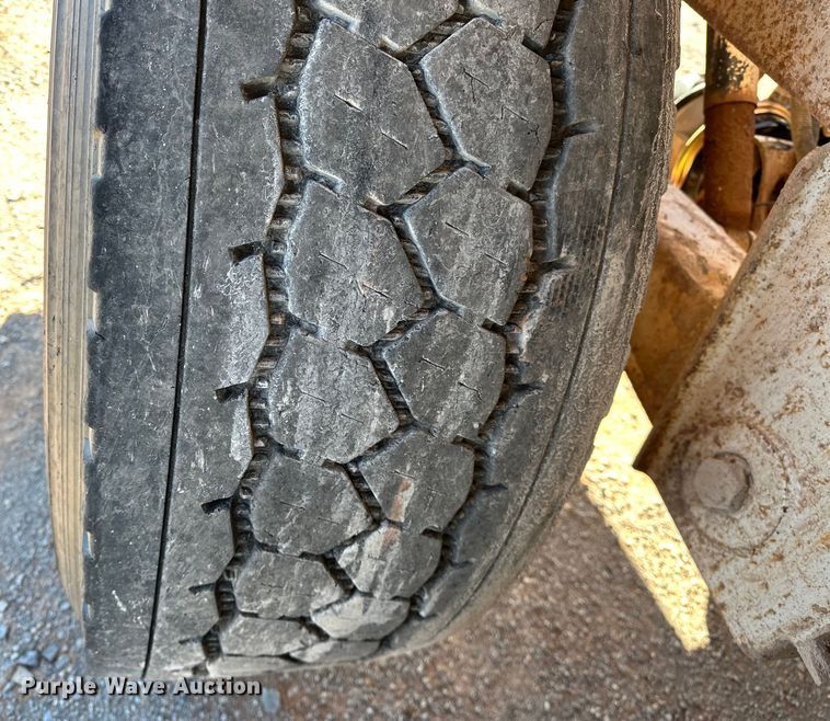 image for item OM9445 2004 CTS bottom dump trailer