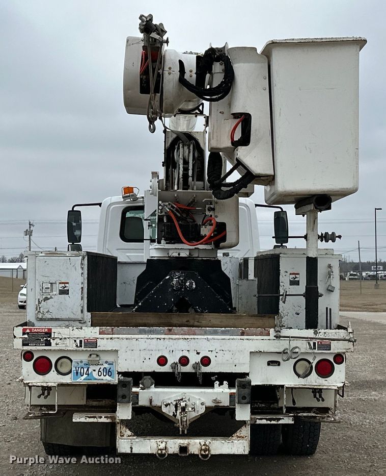 image for item OM9945 2009 International  DuraStar 4300 bucket truck