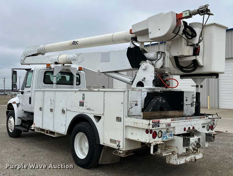 image for item OM9945 2009 International  DuraStar 4300 bucket truck