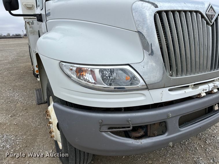 image for item OM9945 2009 International  DuraStar 4300 bucket truck