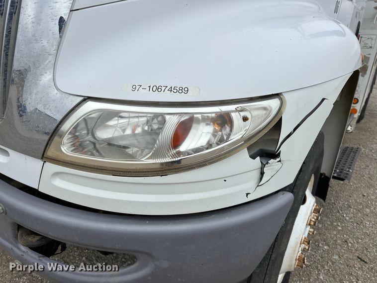 image for item OM9945 2009 International  DuraStar 4300 bucket truck