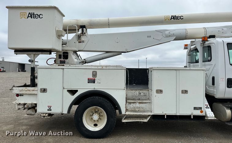 image for item OM9945 2009 International  DuraStar 4300 bucket truck