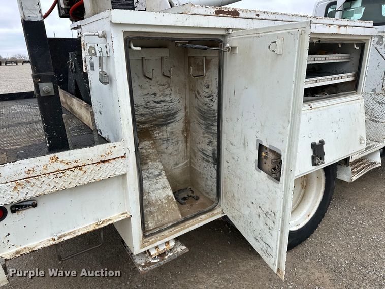 image for item OM9945 2009 International  DuraStar 4300 bucket truck