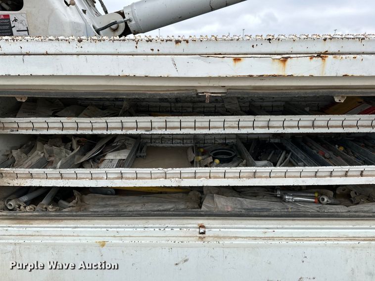 image for item OM9945 2009 International  DuraStar 4300 bucket truck