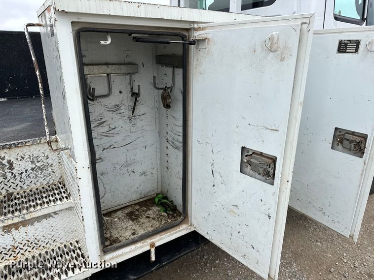 image for item OM9945 2009 International  DuraStar 4300 bucket truck