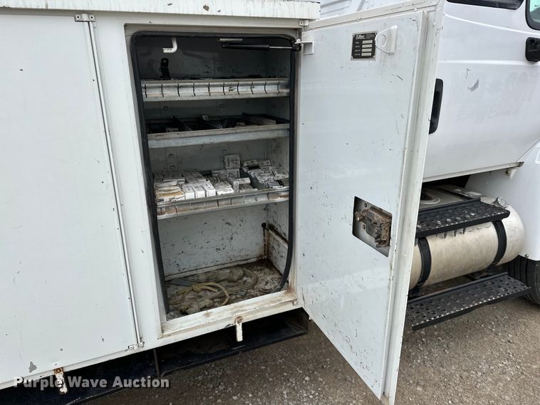 image for item OM9945 2009 International  DuraStar 4300 bucket truck