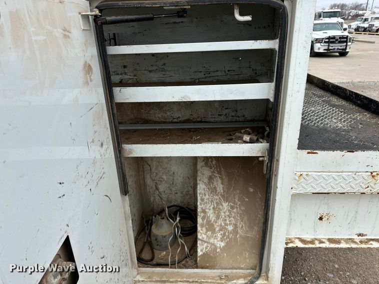 image for item OM9945 2009 International  DuraStar 4300 bucket truck