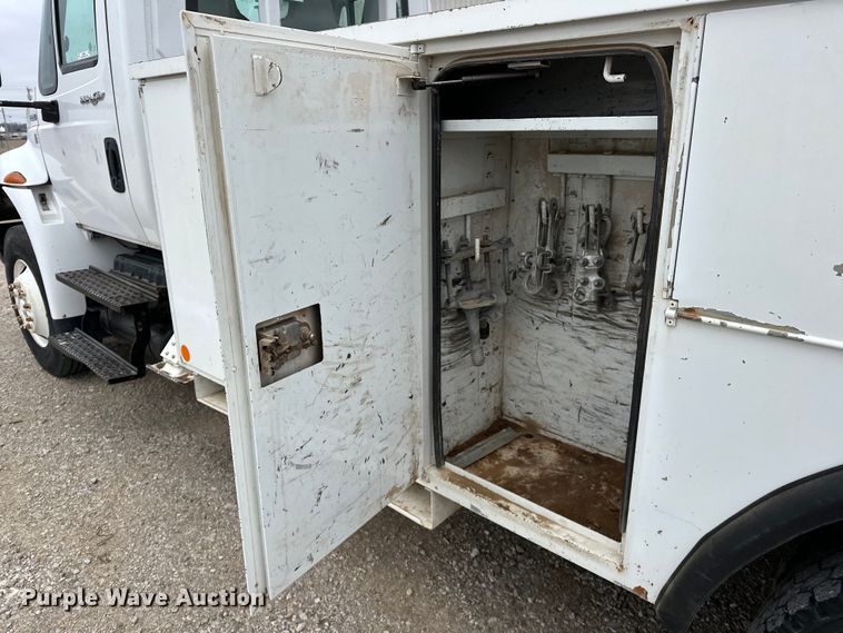 image for item OM9945 2009 International  DuraStar 4300 bucket truck