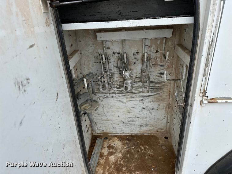 image for item OM9945 2009 International  DuraStar 4300 bucket truck