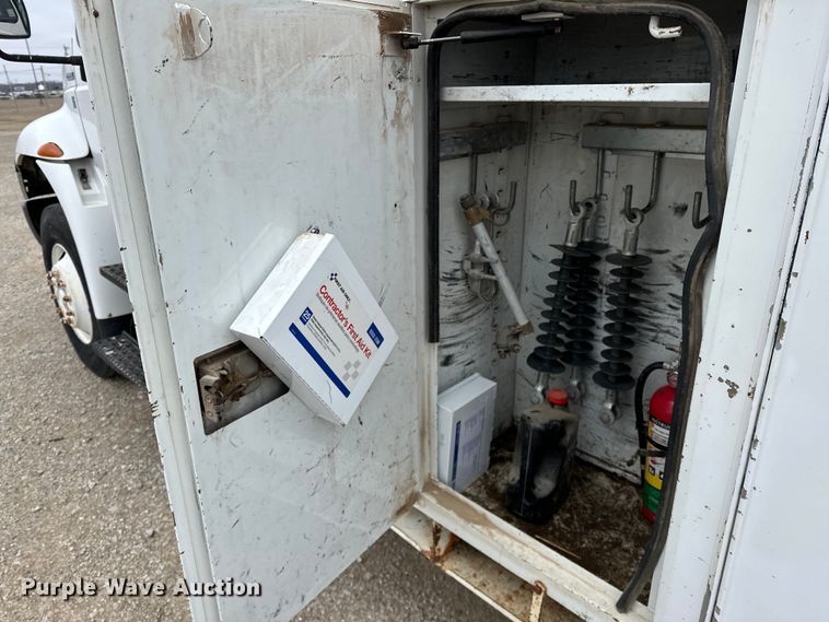 image for item OM9945 2009 International  DuraStar 4300 bucket truck