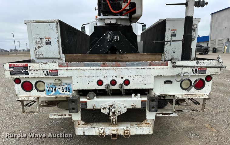 image for item OM9945 2009 International  DuraStar 4300 bucket truck