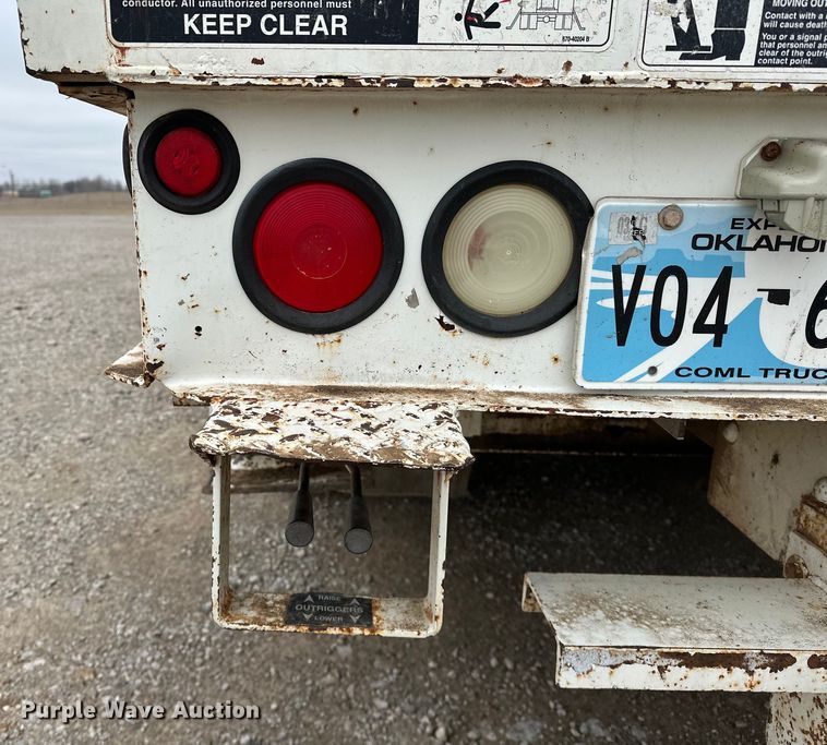 image for item OM9945 2009 International  DuraStar 4300 bucket truck