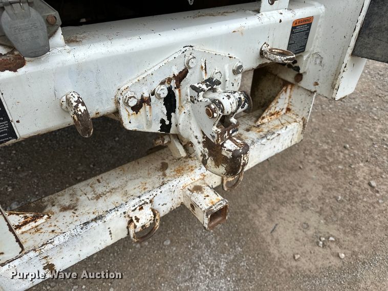 image for item OM9945 2009 International  DuraStar 4300 bucket truck