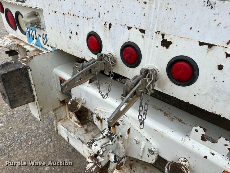 image for item OM9945 2009 International  DuraStar 4300 bucket truck