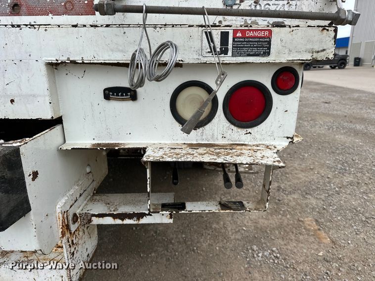 image for item OM9945 2009 International  DuraStar 4300 bucket truck