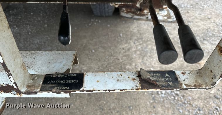 image for item OM9945 2009 International  DuraStar 4300 bucket truck