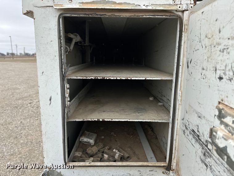 image for item OM9945 2009 International  DuraStar 4300 bucket truck