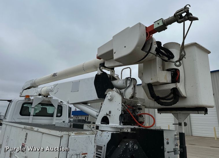 image for item OM9945 2009 International  DuraStar 4300 bucket truck