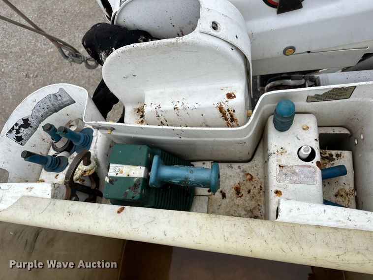 image for item OM9945 2009 International  DuraStar 4300 bucket truck