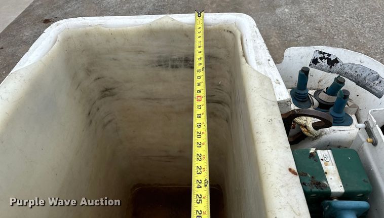 image for item OM9945 2009 International  DuraStar 4300 bucket truck