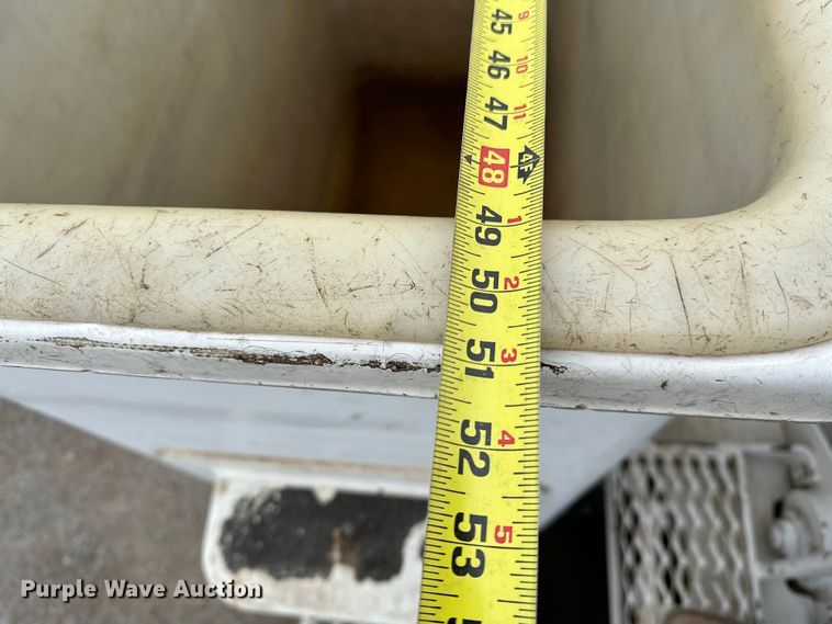 image for item OM9945 2009 International  DuraStar 4300 bucket truck