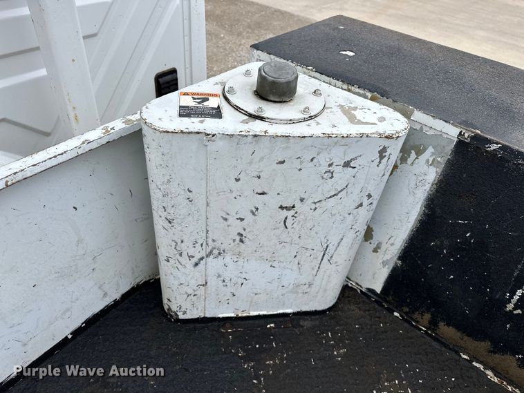 image for item OM9945 2009 International  DuraStar 4300 bucket truck