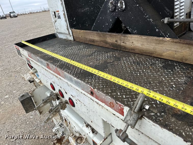 image for item OM9945 2009 International  DuraStar 4300 bucket truck