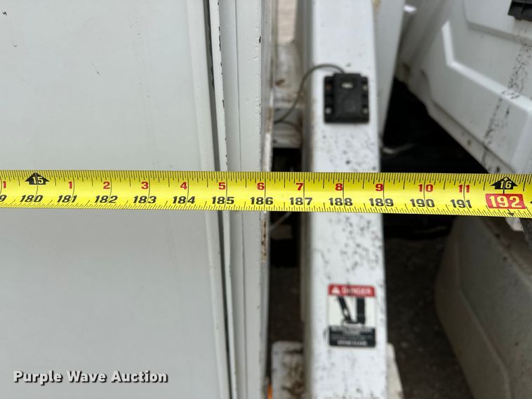 image for item OM9945 2009 International  DuraStar 4300 bucket truck