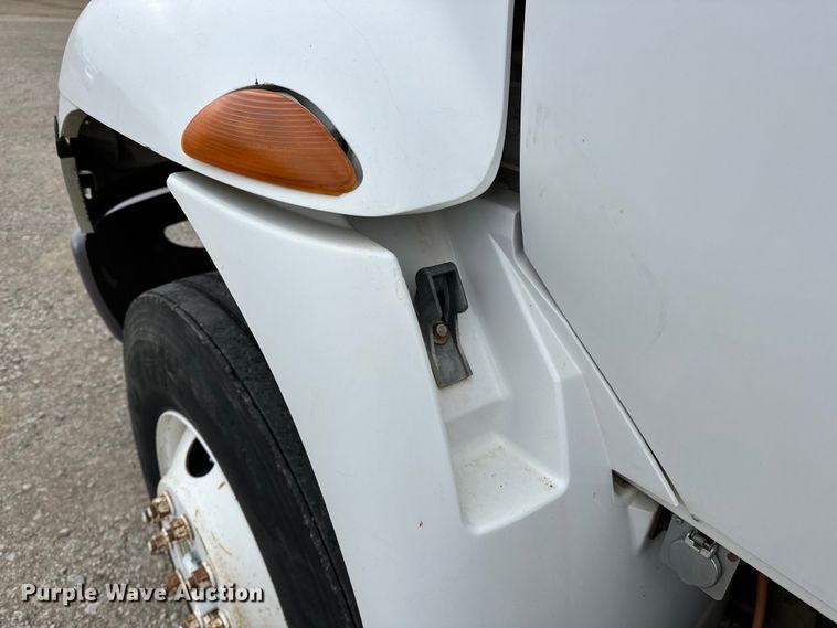 image for item OM9945 2009 International  DuraStar 4300 bucket truck