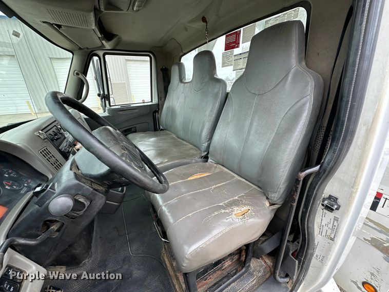 image for item OM9945 2009 International  DuraStar 4300 bucket truck