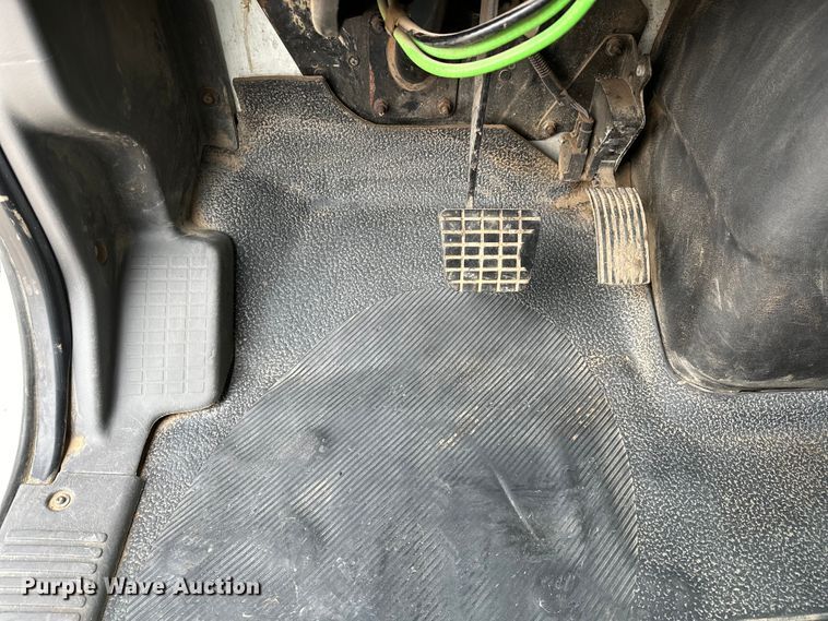 image for item OM9945 2009 International  DuraStar 4300 bucket truck