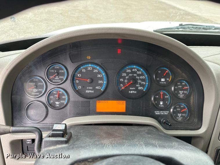 image for item OM9945 2009 International  DuraStar 4300 bucket truck