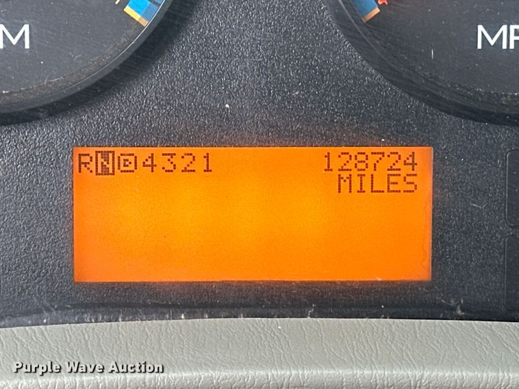 image for item OM9945 2009 International  DuraStar 4300 bucket truck