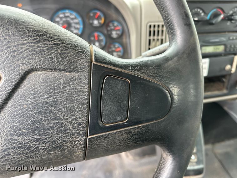 image for item OM9945 2009 International  DuraStar 4300 bucket truck