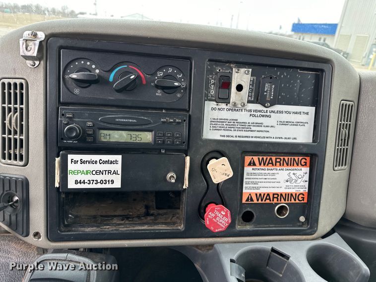 image for item OM9945 2009 International  DuraStar 4300 bucket truck