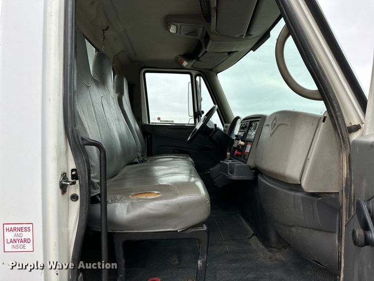 image for item OM9945 2009 International  DuraStar 4300 bucket truck