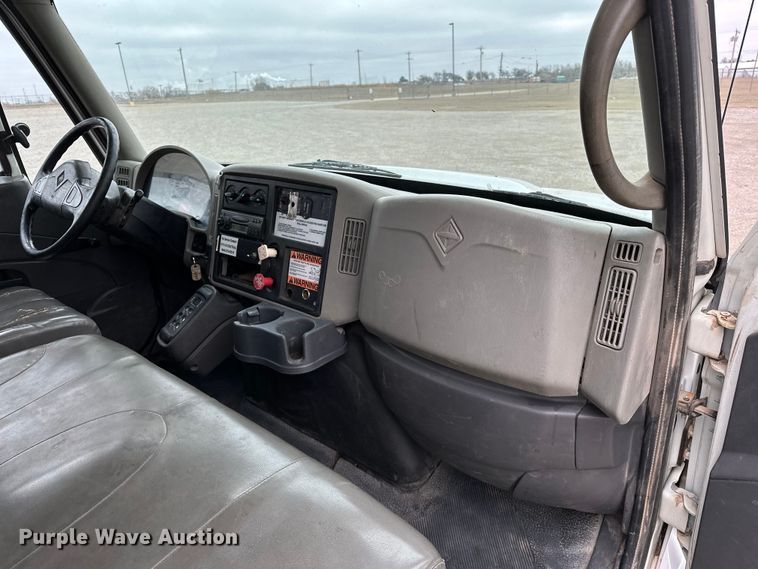 image for item OM9945 2009 International  DuraStar 4300 bucket truck