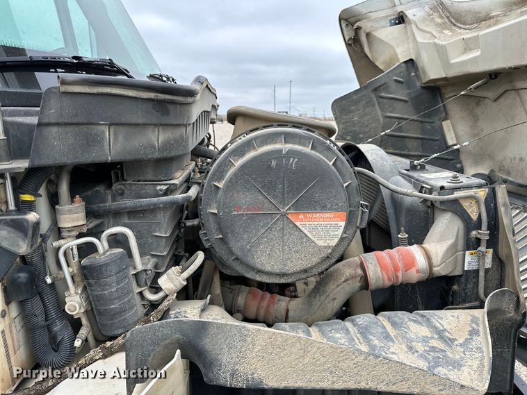 image for item OM9945 2009 International  DuraStar 4300 bucket truck