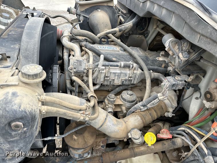 image for item OM9945 2009 International  DuraStar 4300 bucket truck