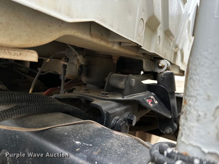 image for item OM9945 2009 International  DuraStar 4300 bucket truck