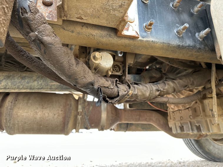 image for item OM9945 2009 International  DuraStar 4300 bucket truck