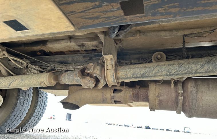 image for item OM9945 2009 International  DuraStar 4300 bucket truck