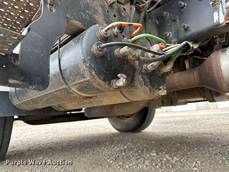 image for item OM9945 2009 International  DuraStar 4300 bucket truck