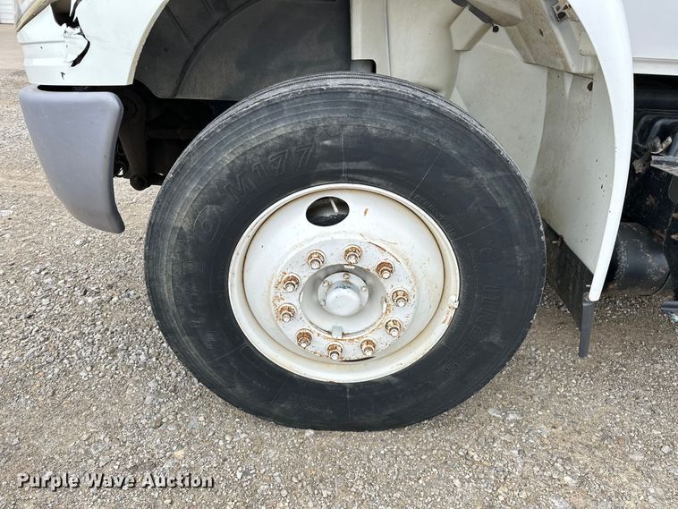 image for item OM9945 2009 International  DuraStar 4300 bucket truck