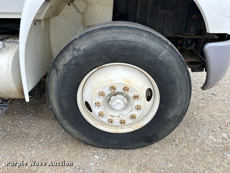 image for item OM9945 2009 International  DuraStar 4300 bucket truck