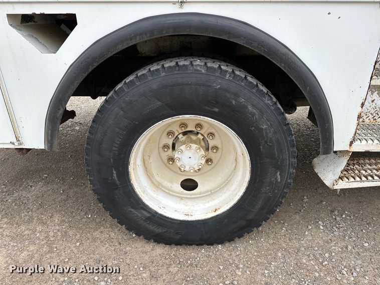 image for item OM9945 2009 International  DuraStar 4300 bucket truck