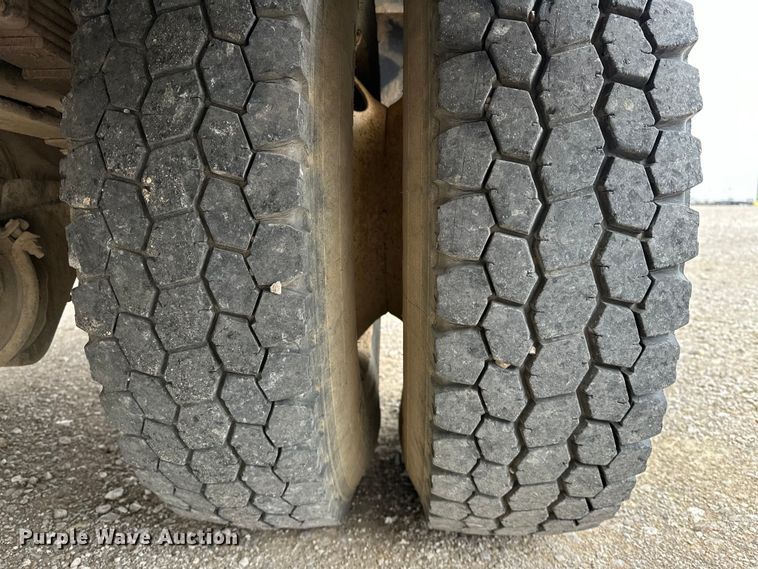 image for item OM9945 2009 International  DuraStar 4300 bucket truck