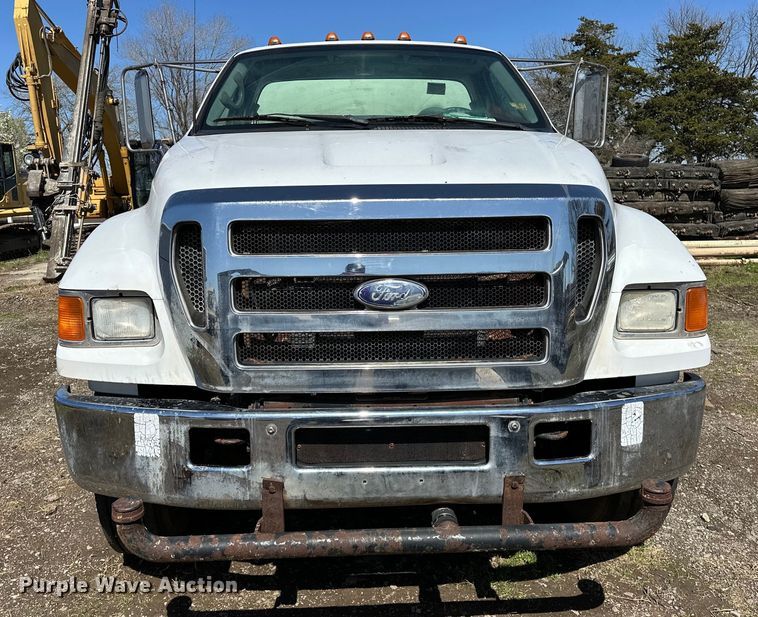 image for item OM9962 2005 Ford F750 Super Duty water truck