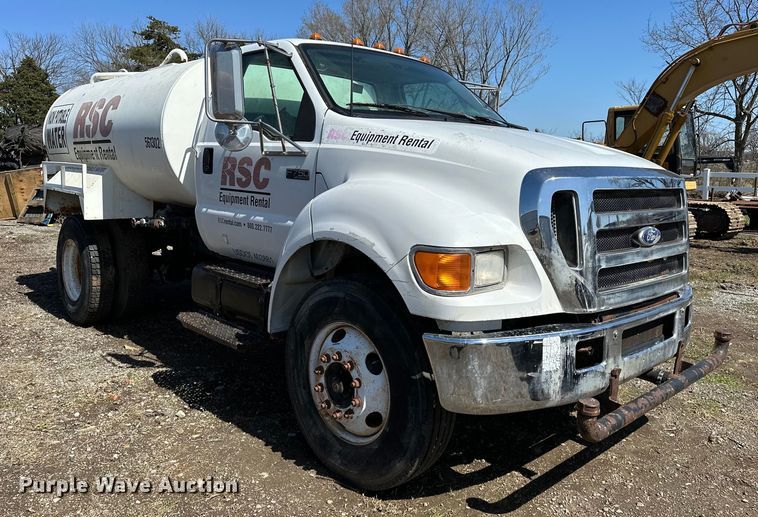image for item OM9962 2005 Ford F750 Super Duty water truck