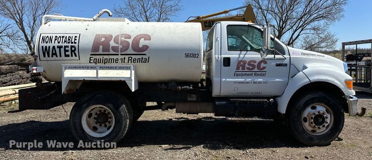 image for item OM9962 2005 Ford F750 Super Duty water truck